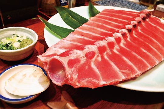 Izakakayas in Japan serve this wild delicacy, Nakaochi (back meat of tuna), scraped from the bones with a spoon or clamshell. 