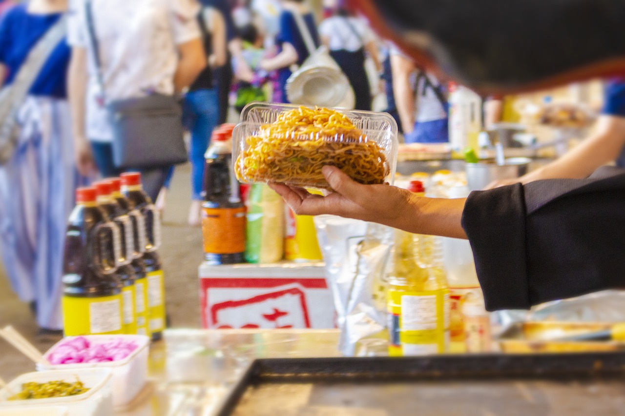 Yakisoba (stir-fried noodles) freshly prepared by a food stand. Devour it while hot.  