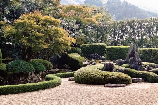鶴亀の庭 (Tsurukame no Niwa, the garden of crane and tortoise) of Raikyuji Temple