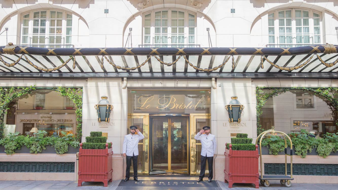 The Posh Entrance of Le Bristol Paris ©Romain Réglade