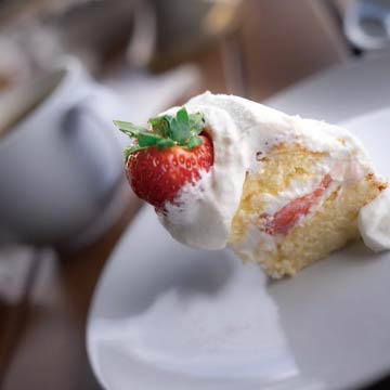 The best-selling item at SUZUYA is the strawberry shortcake.