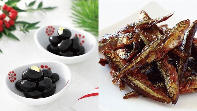 Left: Kuromame (黒豆 black soybeans), Right: Tazukuri (田作り Candied baby sardines)