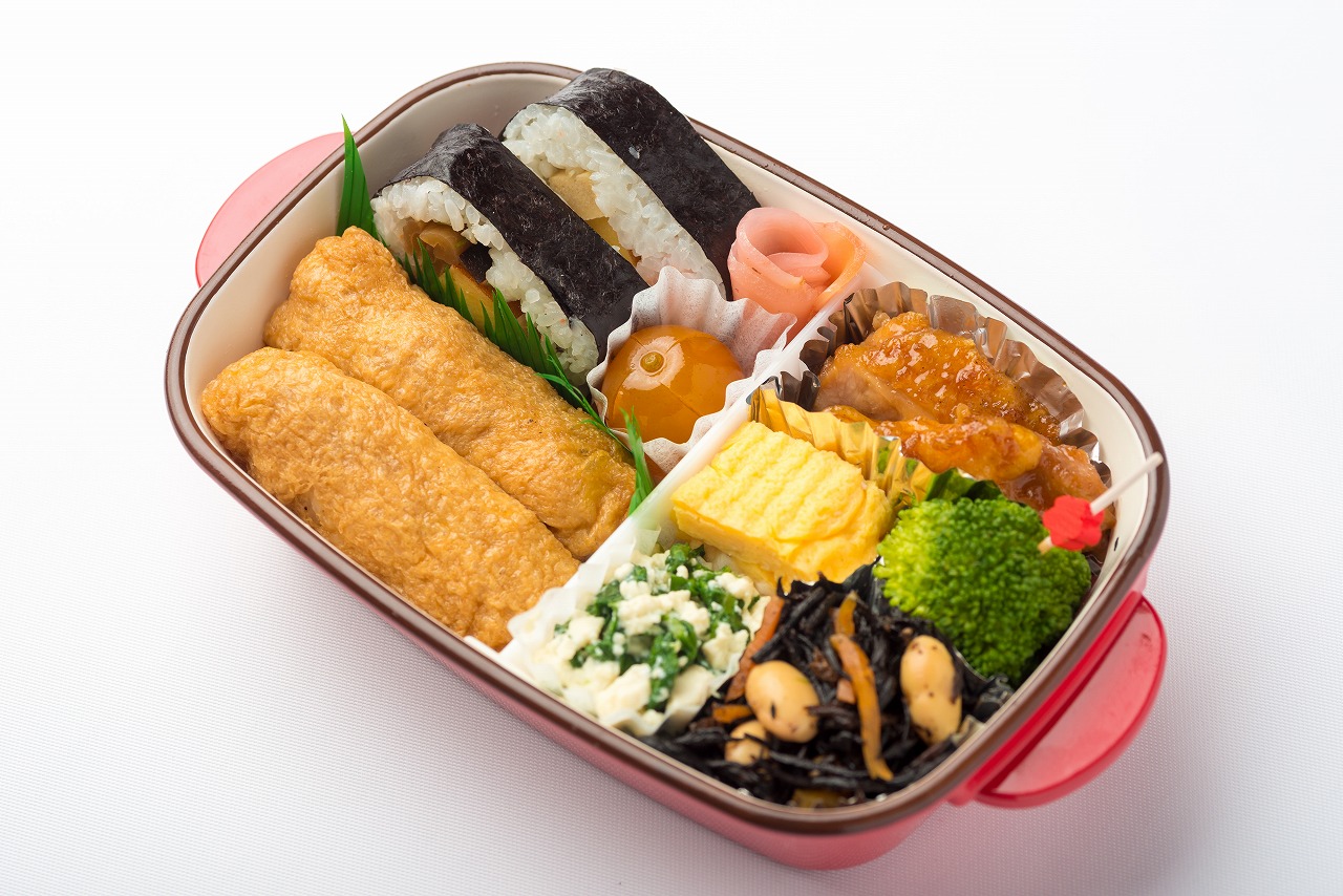 Sushi rolls (maki sushi) and inari sushi (sushi pockets) are often homemade. They are common bento box items that are Japanese kids' favorite.