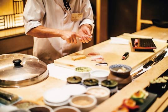 Visiting a rotating sushi restaurant is so much fun, but OMAKASE served at an authentic sushi restaurant truly indulges.  
