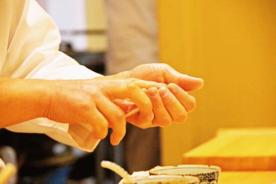 It is mesmerizing to see the nigiri-making technique of a seasoned chef.