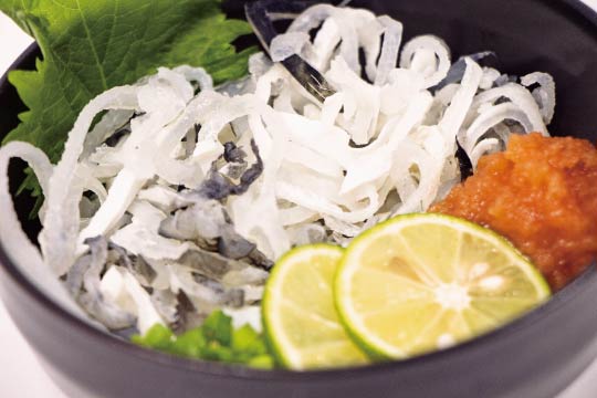 Fugu Kawasashi: sashimi of blow fish skin