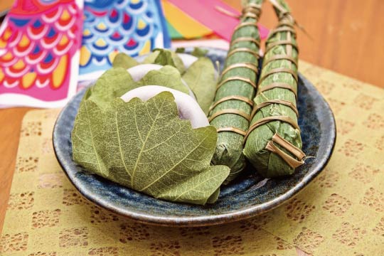 Left: Kashiwa mochi, Right: Chimaki